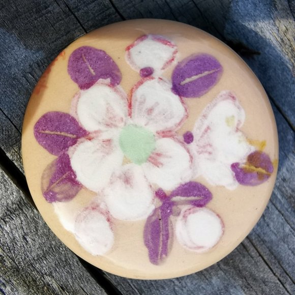 Vintage Signed Hand-painted Ceramic Round Floral Brooch - Picture 7 of 9